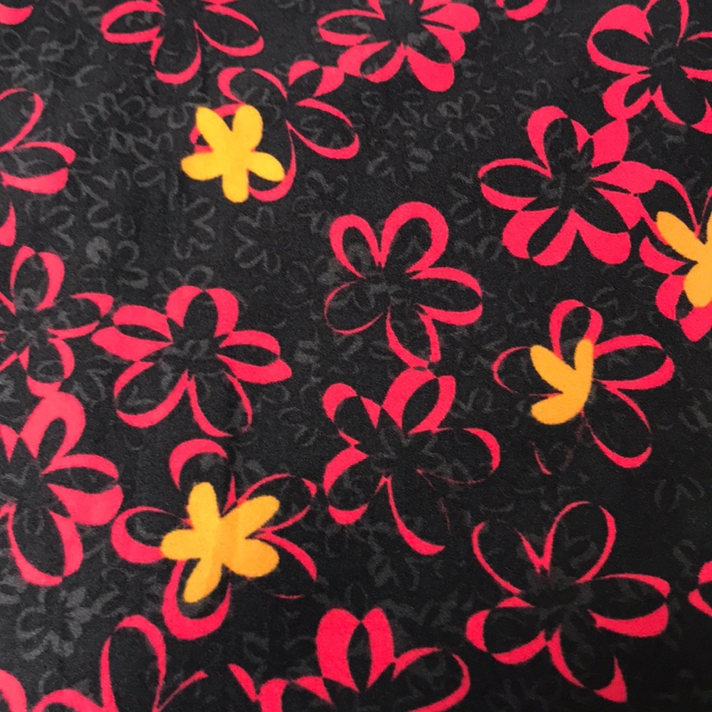 Black background LulaRoe tc leggings